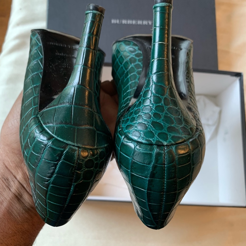 Authentic Burberry Classic Pumps - Picture 6 of 6